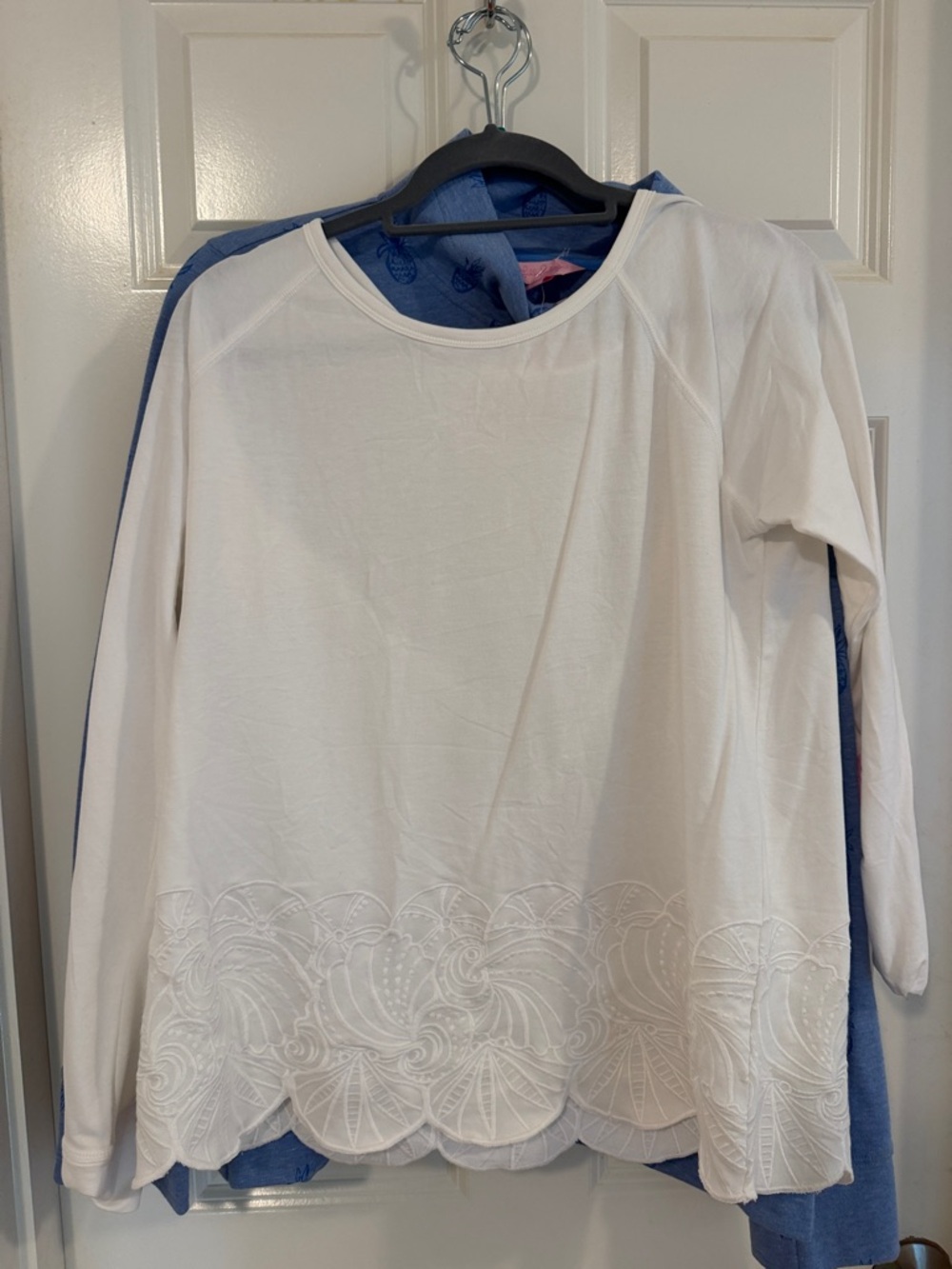 Lilly Pulitzer White Scalloped Embroidered Hem Long-Sleeve Top